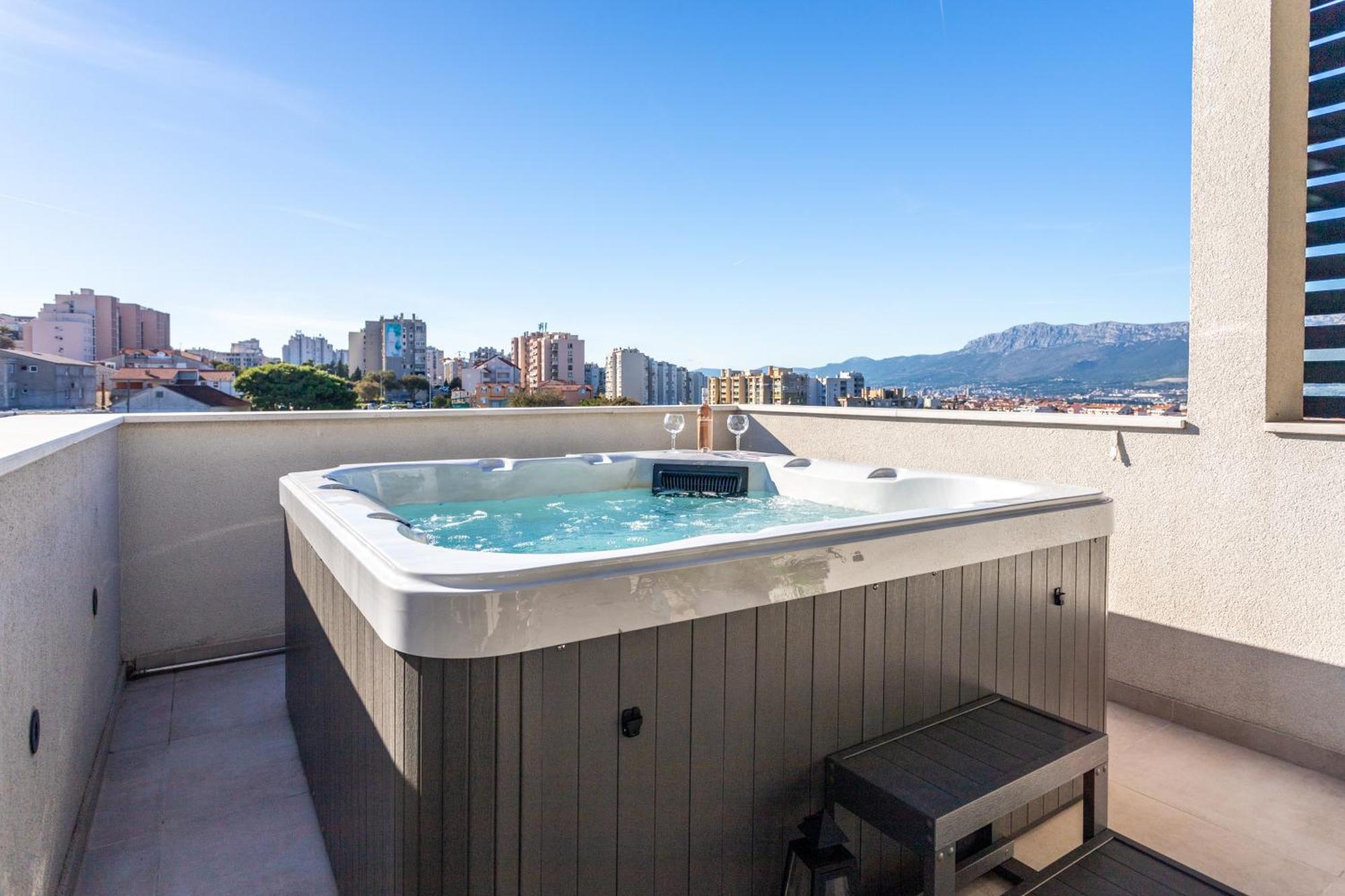 New Luxury 3-Bedroom Penthouse With Huge Terrace Сплит Экстерьер фото